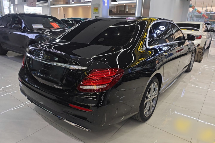 奔驰E级 2020款 改款 E 300 L 运动时尚型车身外观7