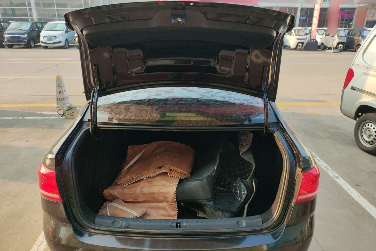 大众 朗逸 2017款 1.6L 自动风尚版机舱底盘23