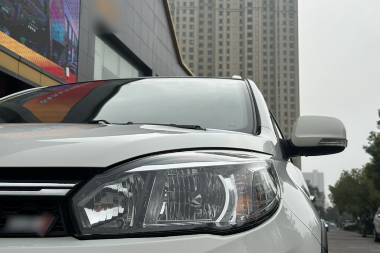 长城M4 2014款 1.5L 手动豪华型车身外观6006