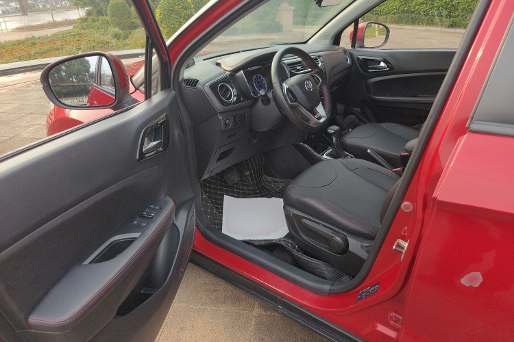 中华V3 2016款 1.5L 自动精英型中控内饰20