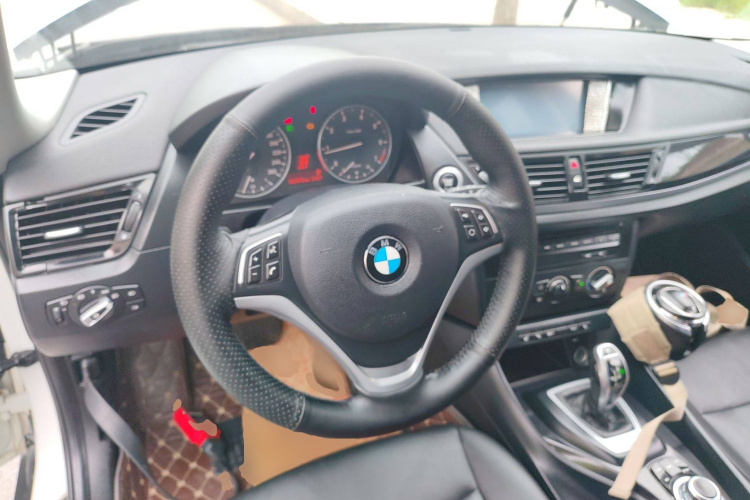 宝马X1 2015款 sDrive18i 时尚晋级版中控内饰13