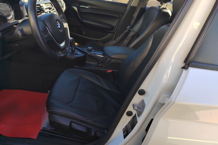 宝马1系(进口) 2018款 118i 领先型中控内饰19