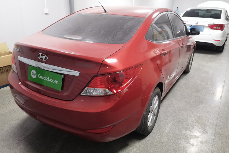 现代 瑞纳 2010款 三厢 1.4L 手动舒适型GS车身外观7