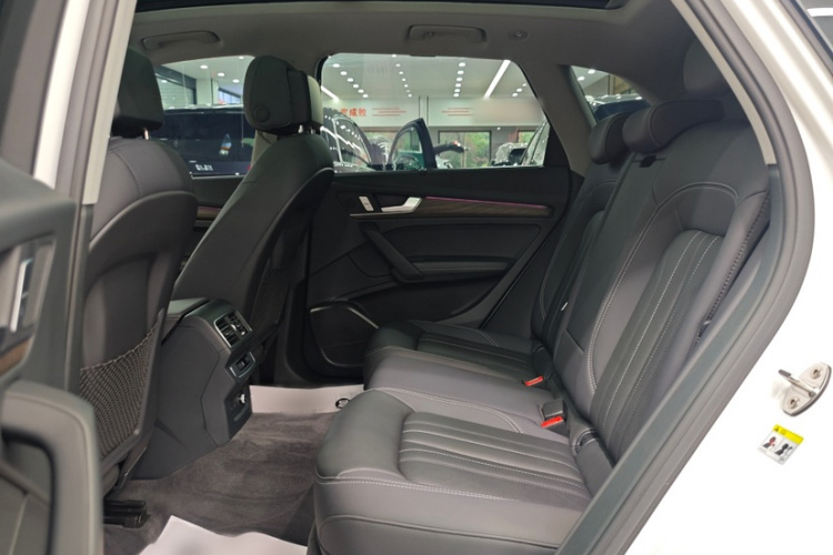 奥迪Q5L 2024款 40 TFSI 豪华致雅型中控内饰7001