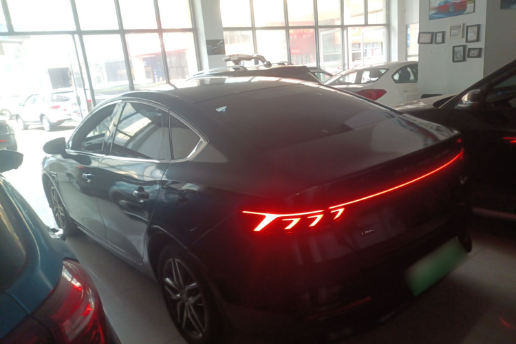 比亚迪 秦PLUS 2021款 DM-i 120KM 旗舰型车身外观4