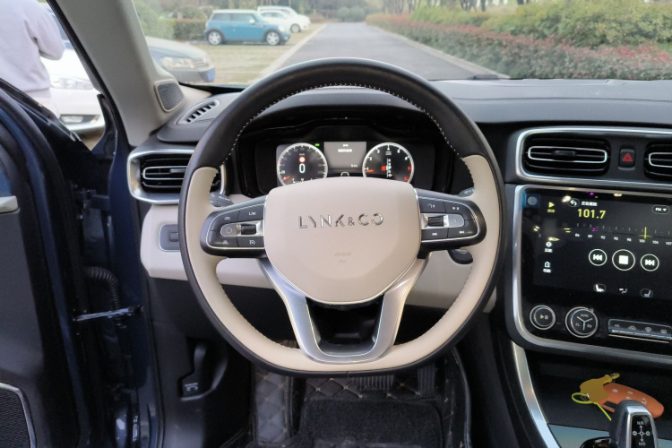 领克01 2017款 2.0T 两驱耀Pro版中控内饰13