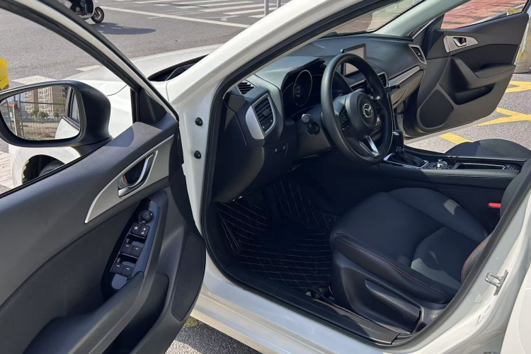 马自达3 昂克赛拉 2019款 云控版 三厢 1.5L 自动豪华型 国VI中控内饰7002