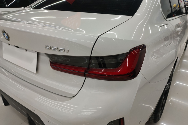 宝马3系 2024款 325i M运动套装车身外观9