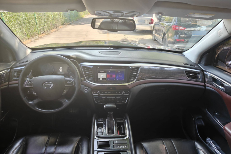 广汽传祺 传祺GS8 2017款 320T 两驱豪华智联版（七座）中控内饰7002