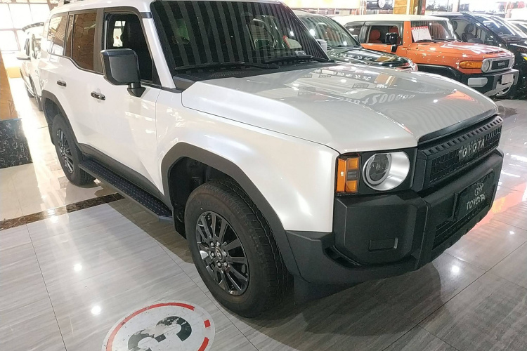 丰田 普拉多 2025款 2.4T 穿越BX版 5座车身外观3