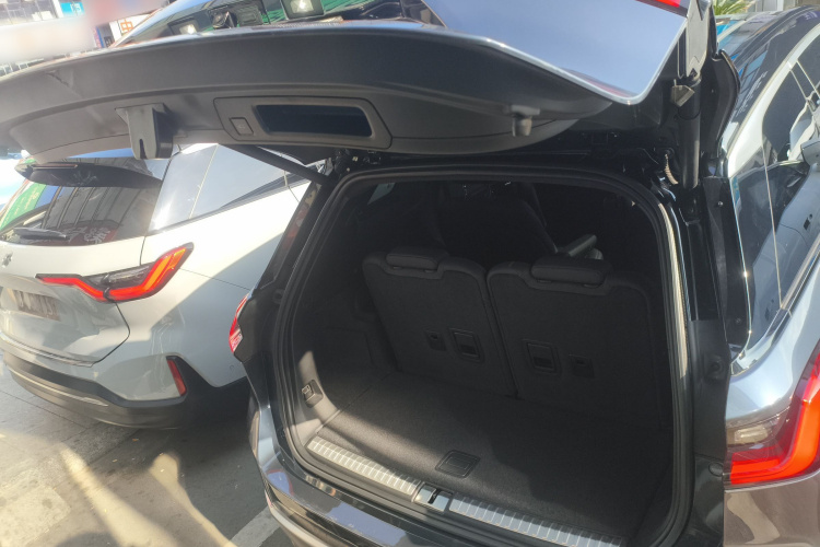 蔚来ES8 2020款 415KM 签名版 六座版机舱底盘23