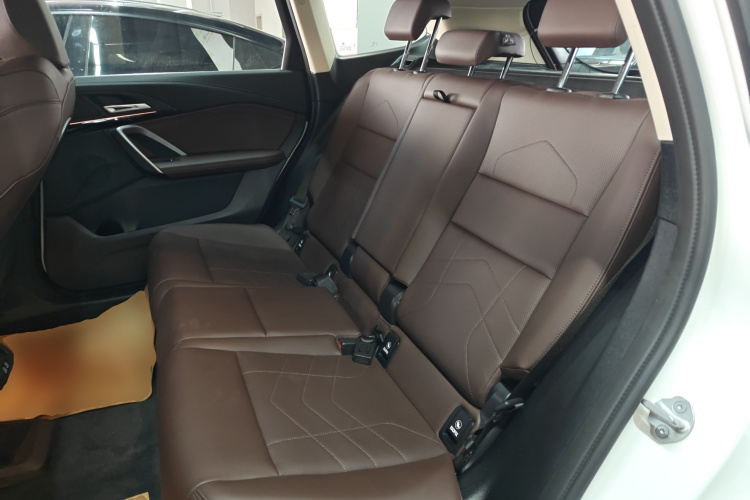 宝马iX1 2023款 eDrive25L X设计套装中控内饰7004