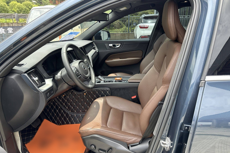 沃尔沃XC60 2022款 B5 四驱智逸豪华版中控内饰7002