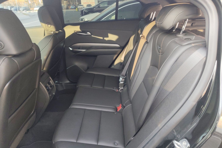 凯迪拉克XT4 2024款 28T 两驱豪华型中控内饰21