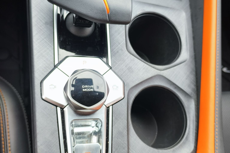 长安UNI-V 2022款 1.5T 尊贵型中控内饰7009