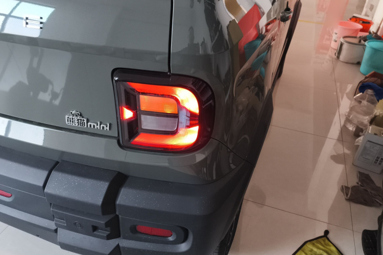 吉利银河 2025款 210km 熊猫骑士车身外观9