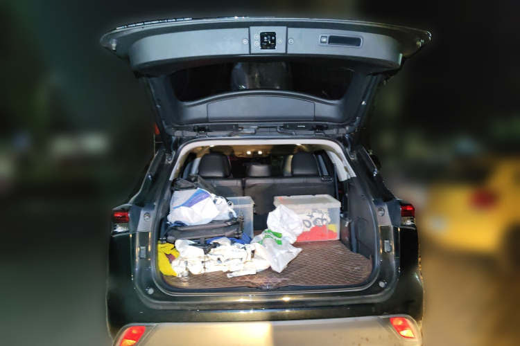 丰田 汉兰达 2023款 2.5L智能电混双擎四驱精英版 7座中控内饰23