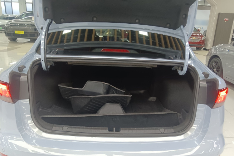 吉利汽车 帝豪 2023款 第4代冠军版 1.5L CVT尊贵型局部细节23