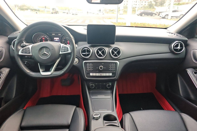 奔驰GLA 2019款 GLA 200 动感型中控内饰7003