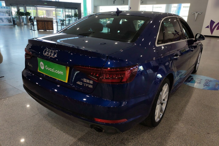 奥迪A4L 2018款 30周年年型 40 TFSI 时尚型车身外观7