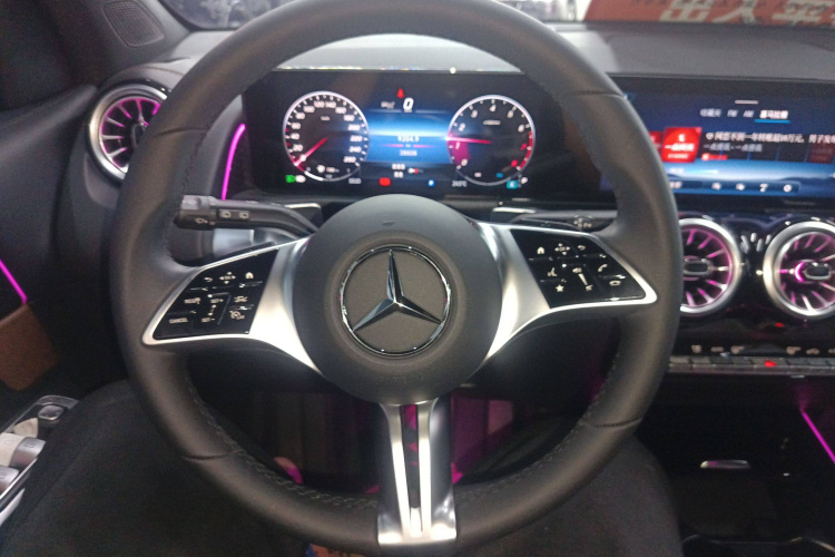 奔驰GLB 2024款 GLB 220 时尚型局部细节13