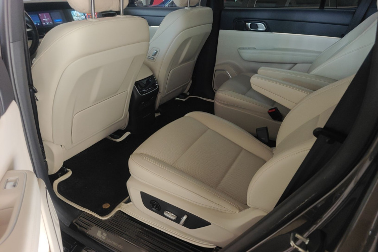 理想汽车 理想ONE 2021款 增程6座版中控内饰21