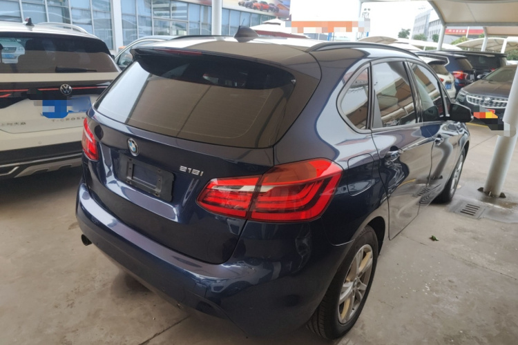 宝马2系旅行车 2016款 218i 领先型车身外观7