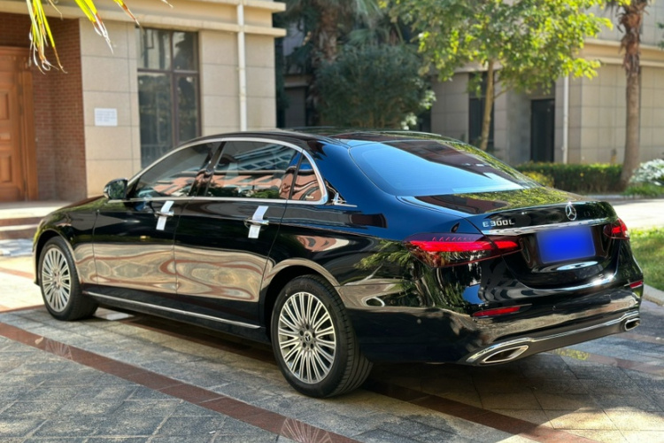 奔驰E级 2023款 改款 E 300 L 时尚型车身外观6005