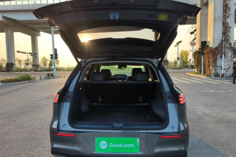 吉利银河 银河E5 2024款 530km 探索+版机舱底盘23