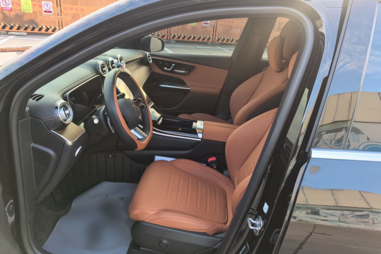 奔驰GLC 2025款 GLC 300 L 4MATIC 动感型 5座局部细节19