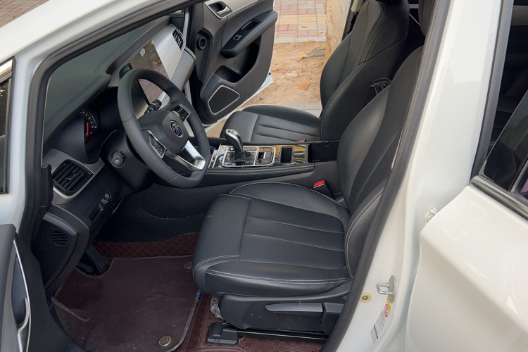 比亚迪 宋MAX 2021款 升级版 1.5T 自动豪华型 6座局部细节19