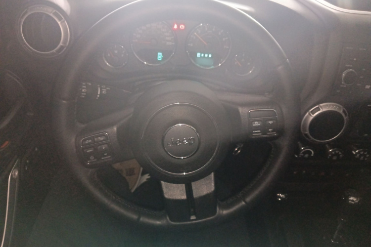 Jeep 牧马人 2015款 3.0L Sahara 四门舒享版局部细节13