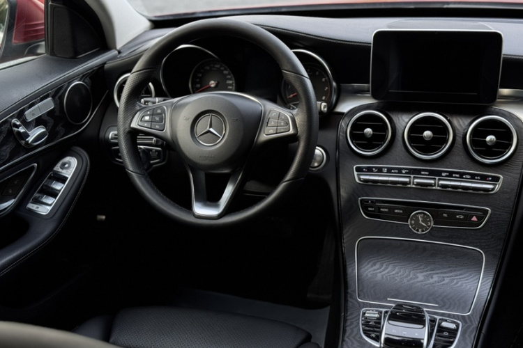 奔驰C级 2018款 C 200 L 运动版中控内饰7004