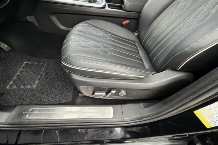 坦克300 2023款 越野版 2.0T 挑战者车身外观6009