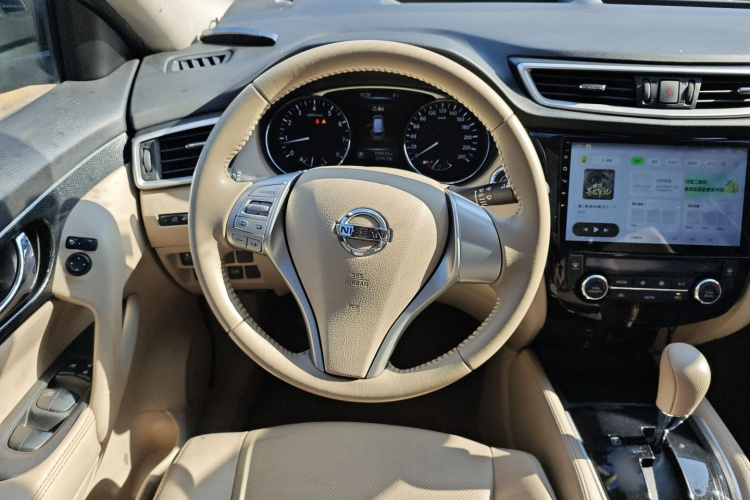 日产 奇骏 2014款 2.5L CVT领先版 4WD中控内饰13