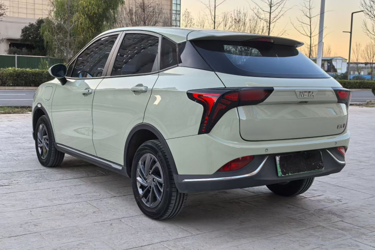 哪吒汽车 哪吒V 2022款 潮 300 Lite 三元锂车身外观6008