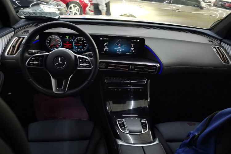 奔驰EQC 2021款 EQC 350 4MATIC中控内饰12