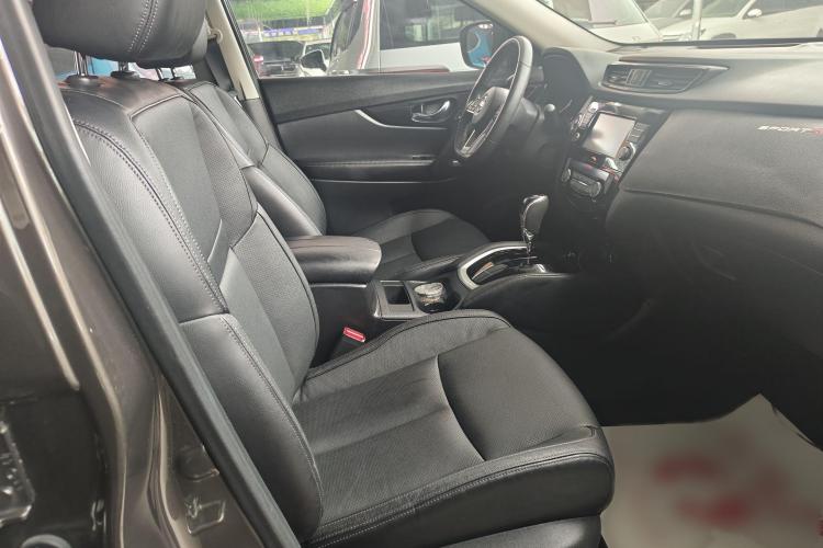 日产 奇骏 2019款 2.0L CVT舒适版 2WD中控内饰7006