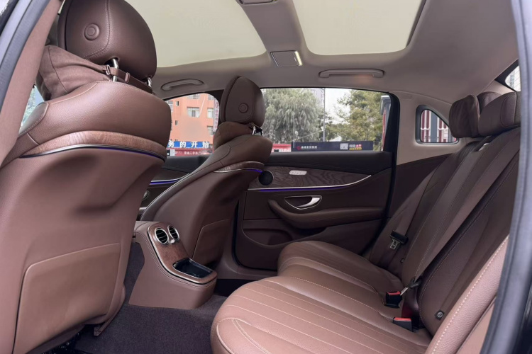 奔驰E级 2023款 改款 E 260 L中控内饰7003