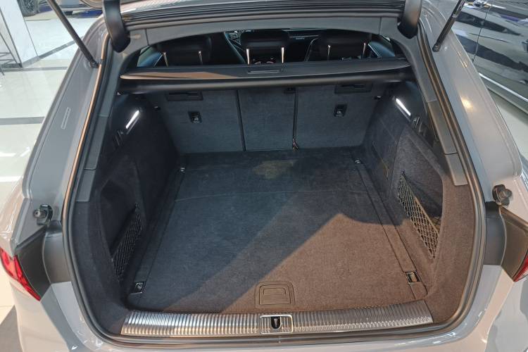 奥迪RS 4 2022款 RS4 Avant 黑曜版机舱底盘23