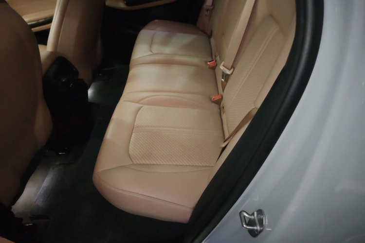 蔚来ES6 2020款 600KM 运动版中控内饰21