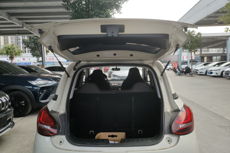 五菱汽车 五菱缤果 2024款 203km 轻享款机舱底盘23