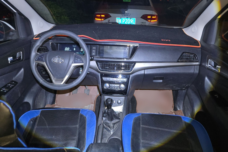 长安凯程 长安欧尚A600 2016款 1.5L 手动豪华型7座中控内饰12