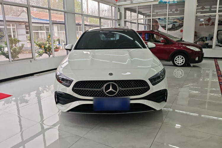 奔驰A级 2024款 A 200 L 时尚型车身外观2