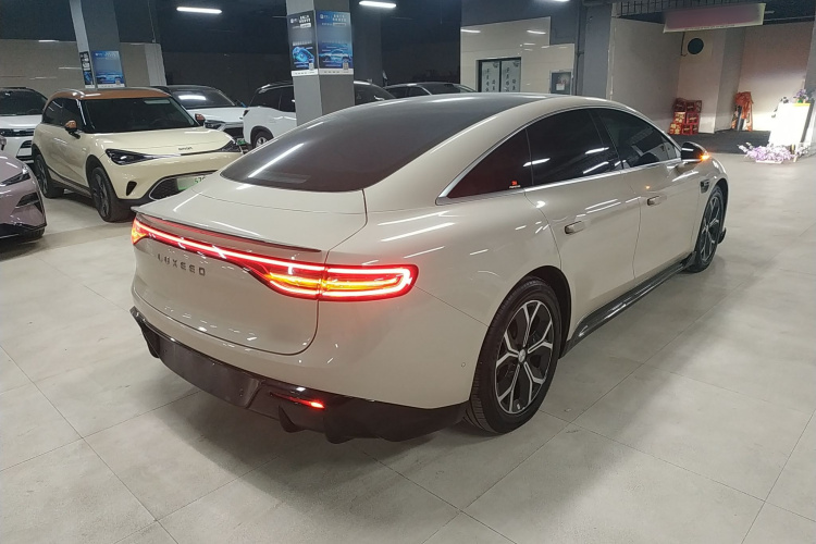 鸿蒙智行 智界S7 2025款 705km Pro车身外观6005