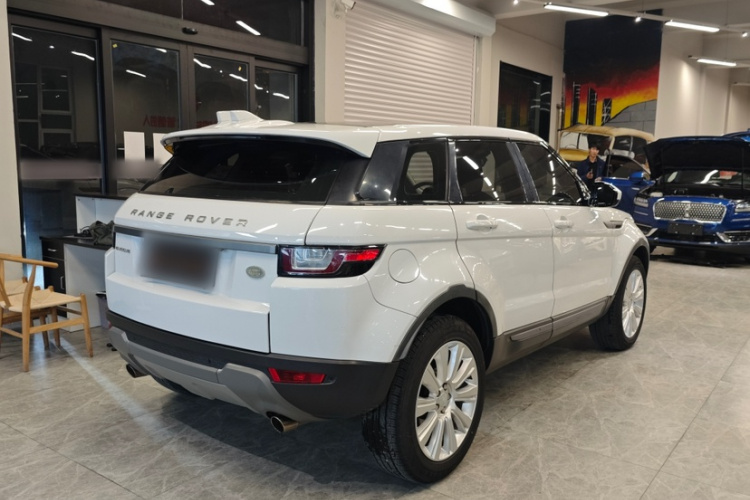 路虎 揽胜极光 2017款 2.0T SE 智耀版车身外观6005