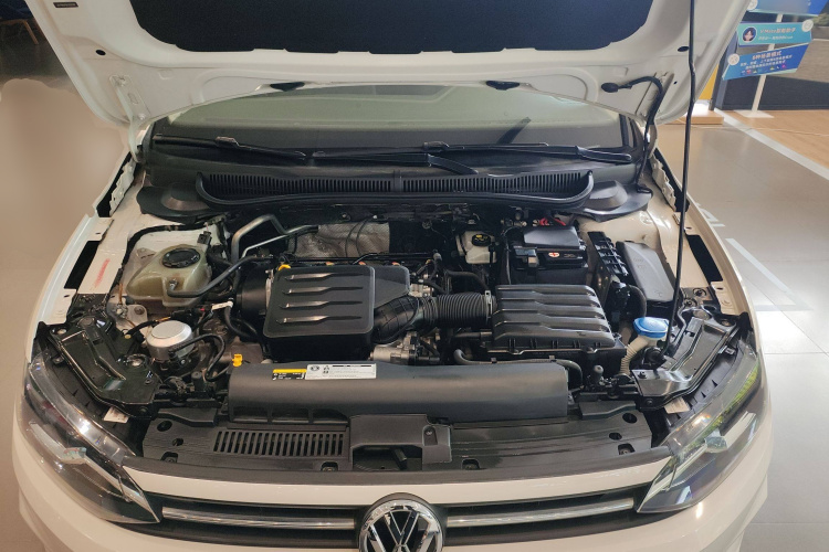 大众 Polo 2019款 Plus 1.5L 自动全景乐享版机舱底盘24