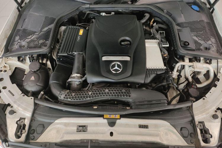 奔驰C级 2018款 C 200 运动版机舱底盘24