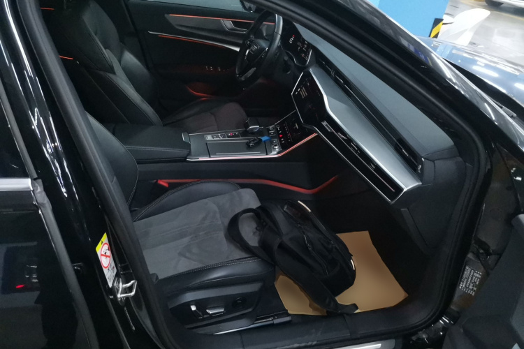奥迪A6L 2024款 45 TFSI 臻选动感型局部细节41