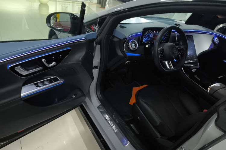 奔驰EQE 2022款 350 先型特别版中控内饰7003